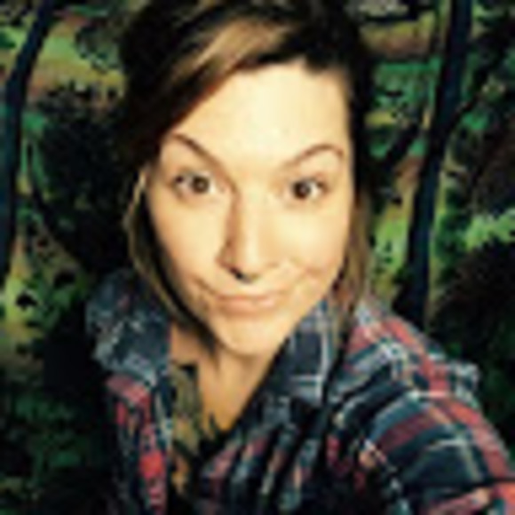 Meet your Posher, Bizzy - Picture 1 of 1